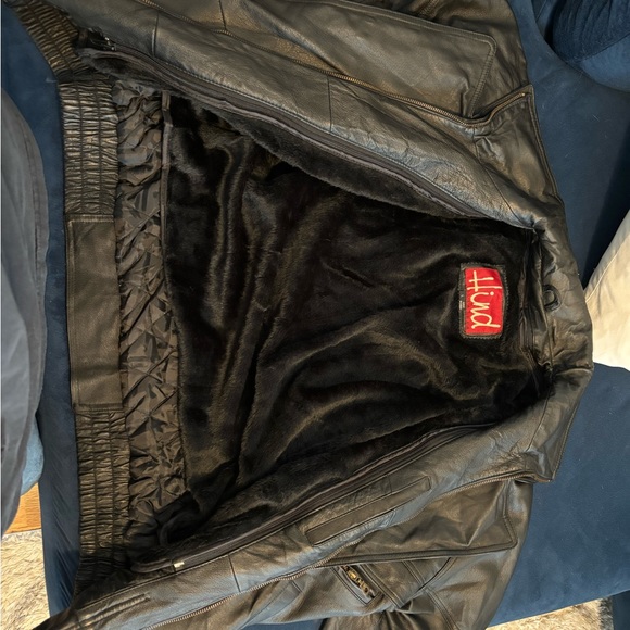 Thick high quality jacket no tears - Picture 2 of 6